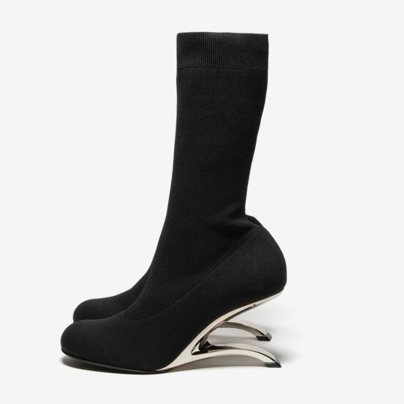 Alexander McQueen 75mm Arc Sock Ankle Boots In Black - Picture 2 of 12